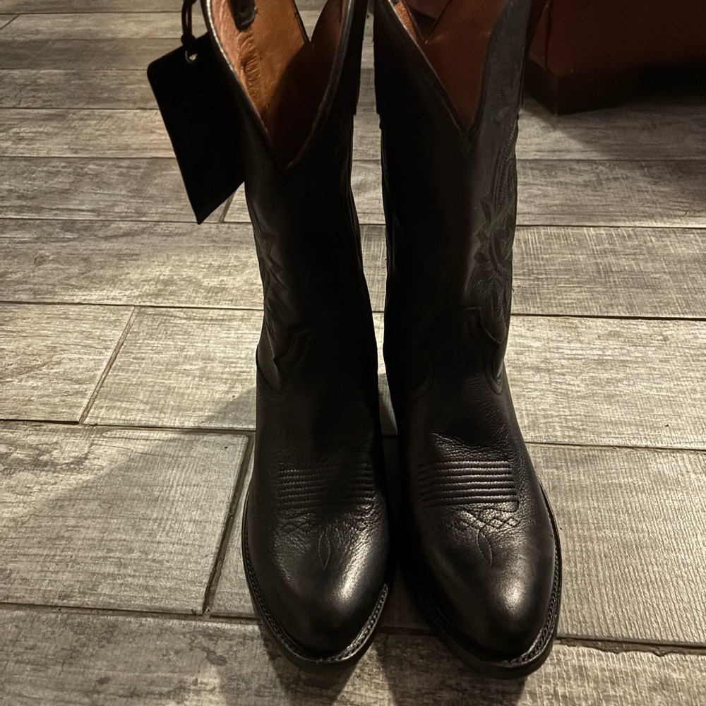 Classic Black Cowboy Boots with Rounded Toe (Cody James)